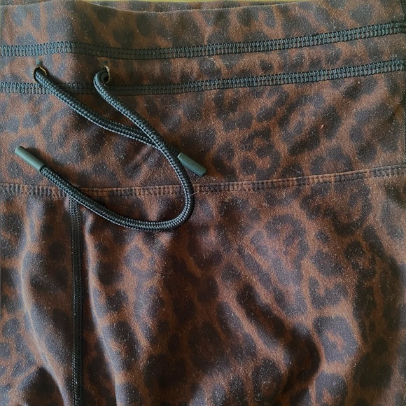 Lorna Jane high waisted drawstring leopard leggings Size M - Picture 2 of 4